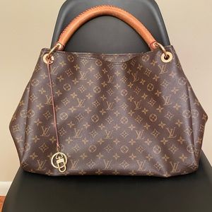 Louis Vuitton Monogram Artsy MM